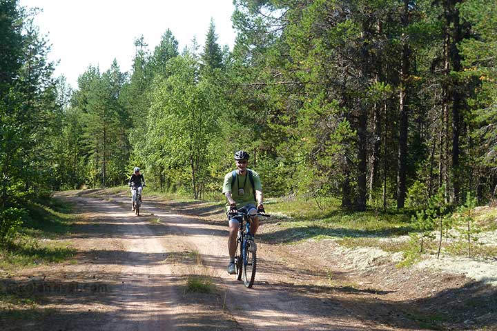 We invite you to join on this guided mountain bike tour with luggage transport in Russian Lapland; the centre of Kola Peninsula. Kola Travel