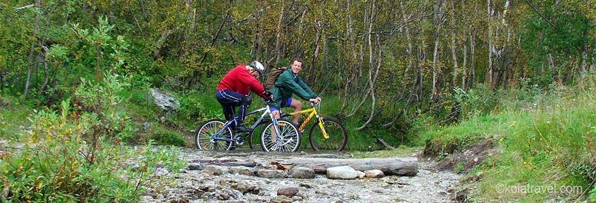 We offer guided cycling holidays with luggage transport on Kola Peninsula and not guided long distance cycling holidays without luggage transport for individuals.