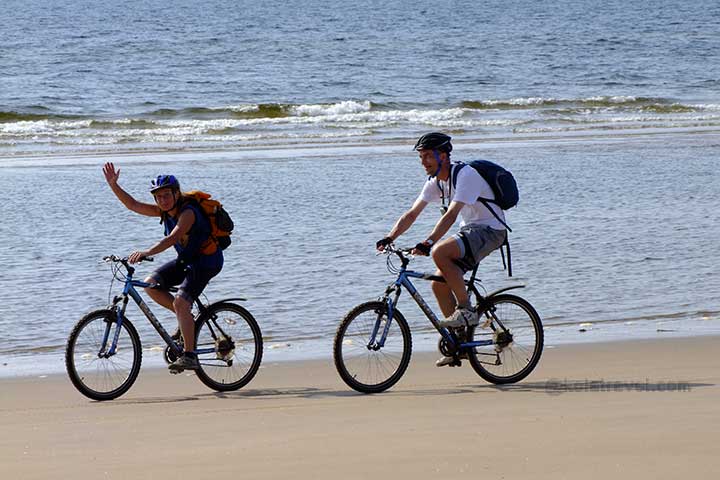 Guided cycling tour from Kandalaksha city to Varzuga village along the White Sea. The south part of Kola Peninsula. 6 days tour with luggage transport.
