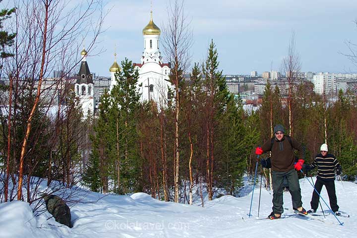 Eendaagse tot meerdaagse langlauftochten op geprepareerde loipes en met bagagetransport op het schiereiland Kola in het noordwesten van Rusland.